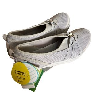Bees walking shoe NWT 9 1/2